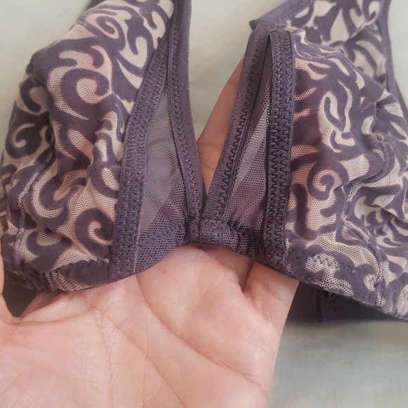 BUY 1 GET 1 FREE VICTORIA SECRET VELVET BRA - Picture 4 of 9